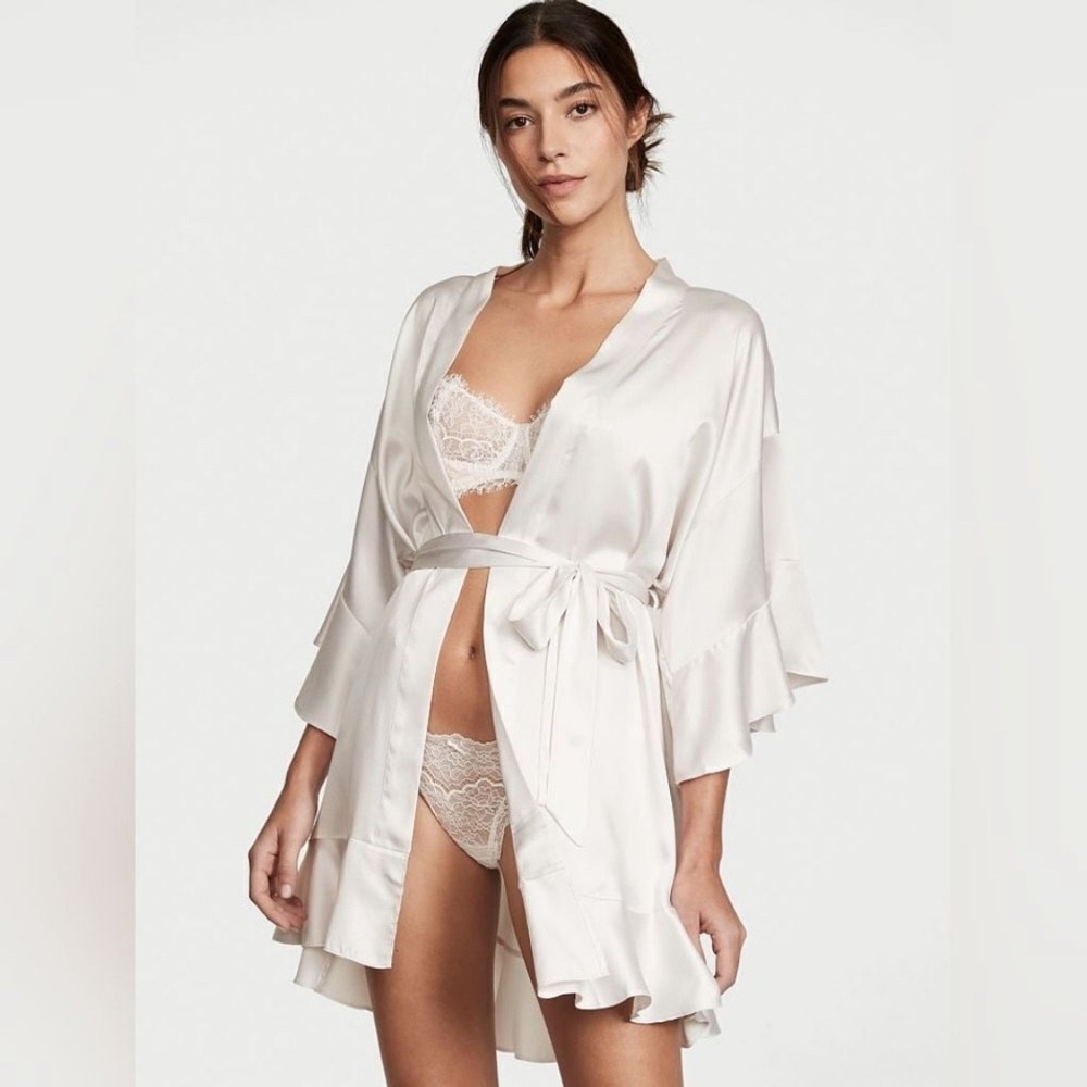 NWT Victoria's Secret Here Comes The Bride Satin Robe XS‎ Bridal Ivory
